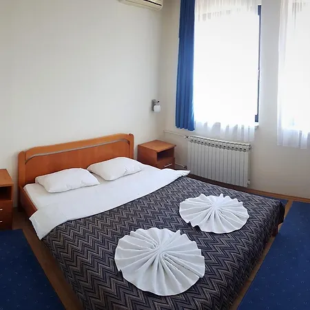 Cubic 3*